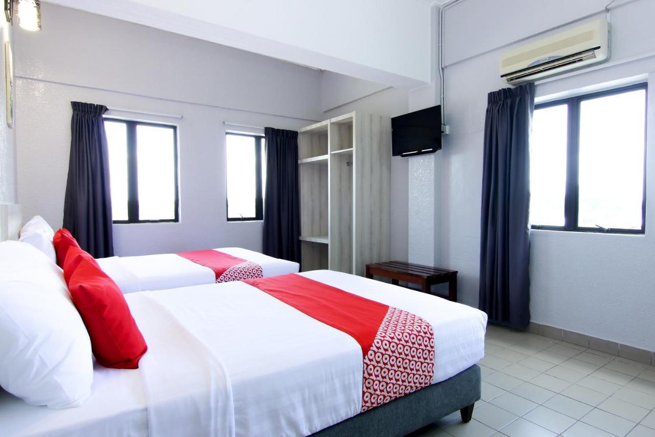 Oyo 89846 Lotus Hotel 2*
